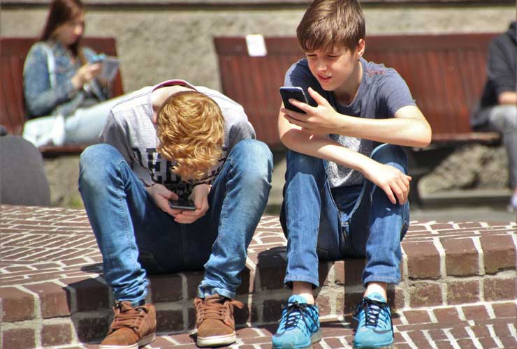 Adolescenti-Foto-di-Pixabay-da-Pexels-AlgaNews.it