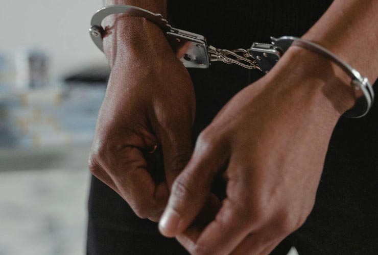 Arresto-Foto-di-Tima-Miroshnichenko-su-Pexels-Alganews.it