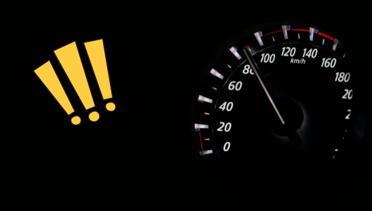 Contachilometri in primo piano