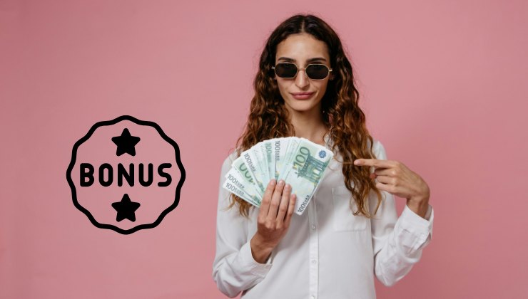 Donna felice con euro in mano