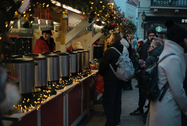 Mercatino-di-Natale-Foto-di-William-Gevorg-Urban-da-Pexels-Alganews.it