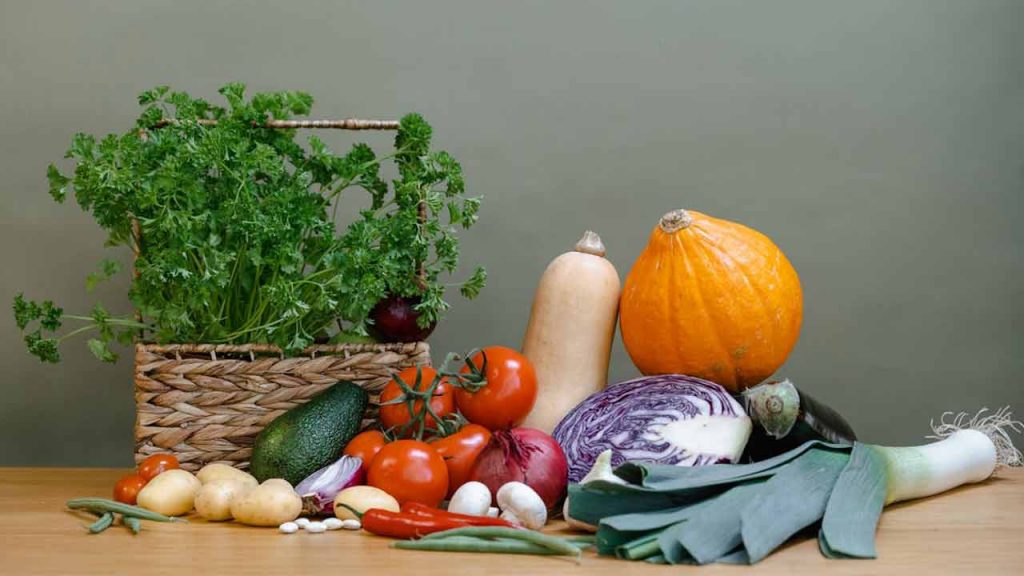 Cesto-frutta-e-verdura-Foto-di-MART--PRODUCTION-da-Pexels-Alganews.it