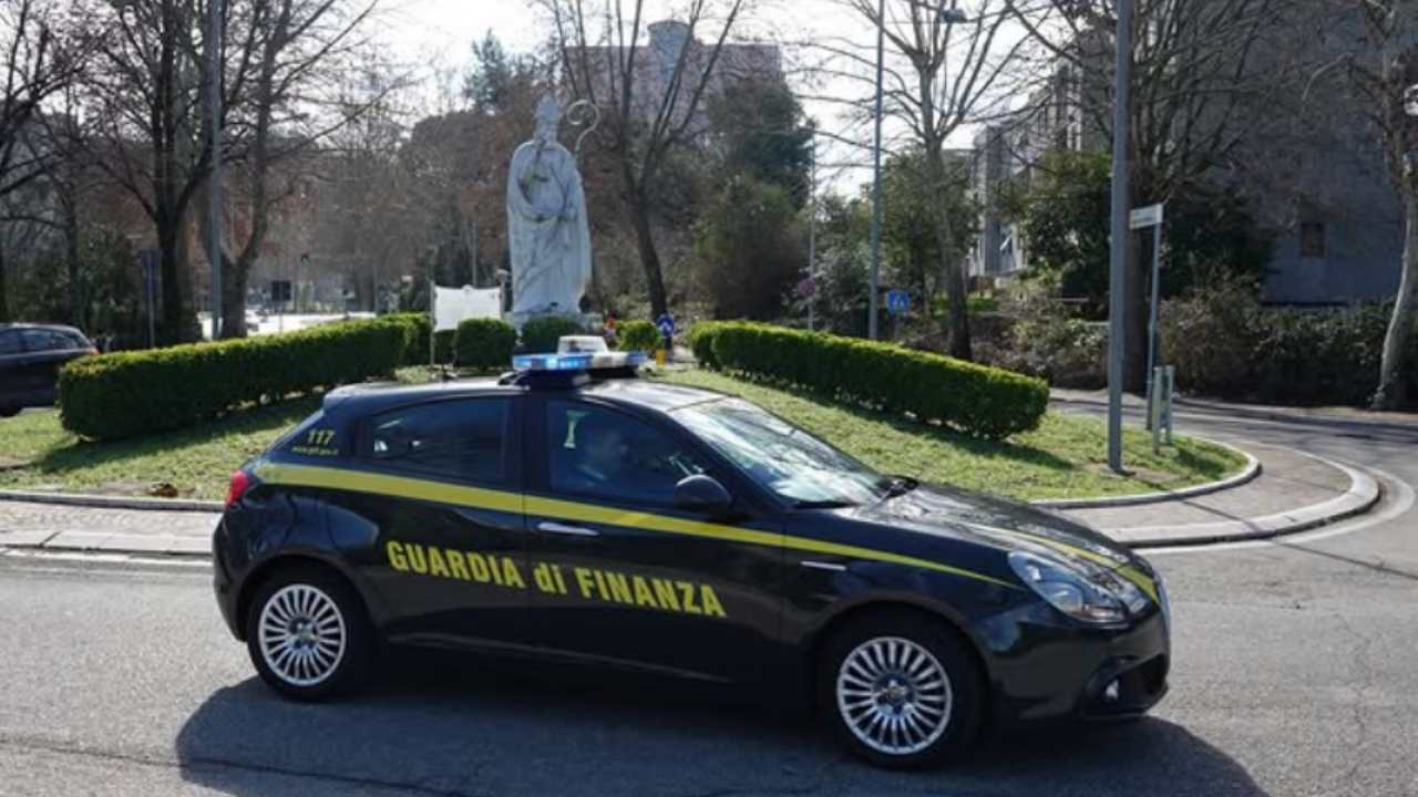 Volante della Guardia di Finanza