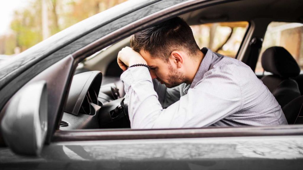 Codice della Strada, è ufficiale: introdotta la TASSA SULLE TARGHE | 150 euro da versare immediatamente in Motorizzazione