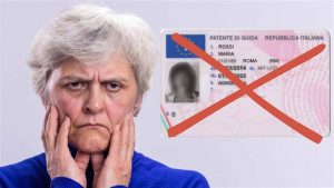 Rinnovo-patente-anziani-Foto-Freepik-Alganews