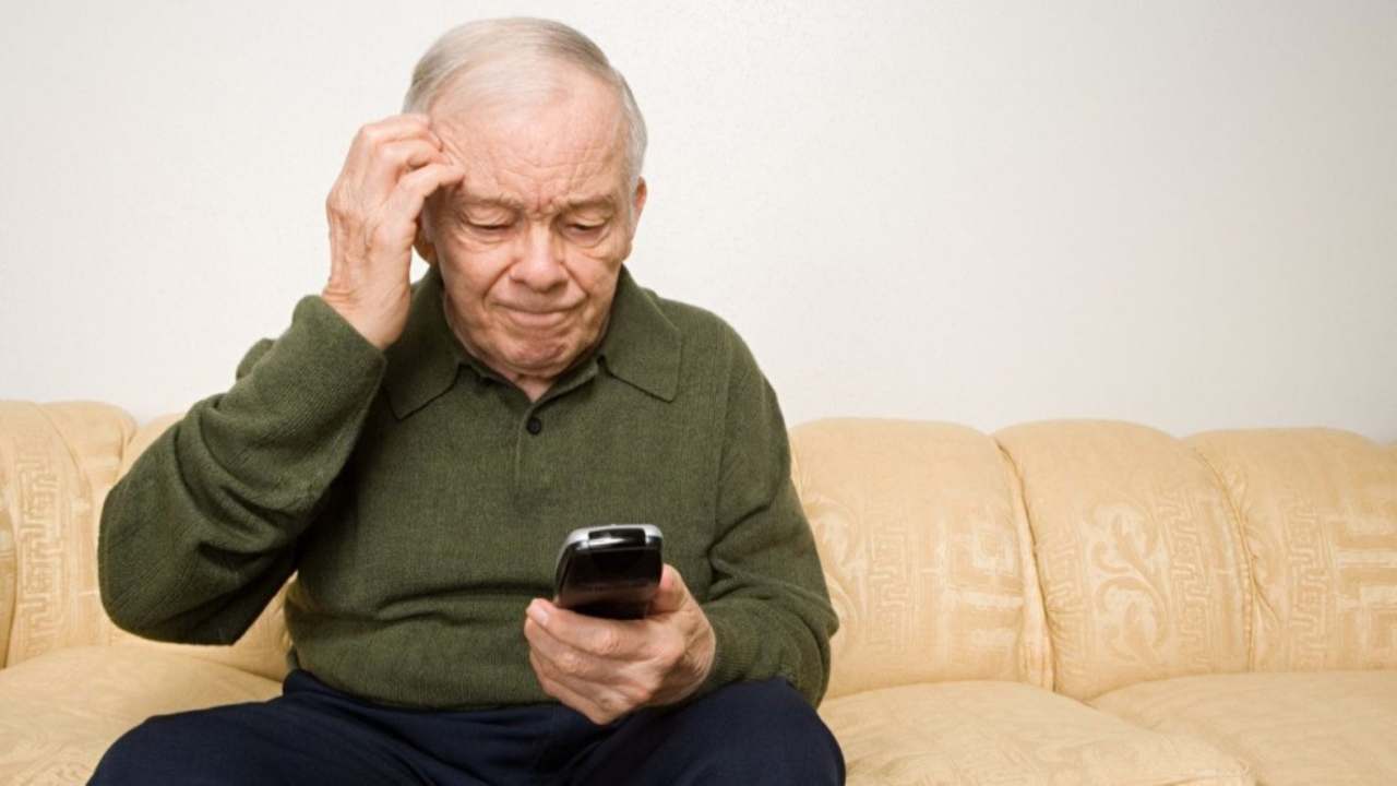 Da oggi non puoi più comprare questi prodotti con la pensione: la Finanza ti butta giù la porta di casa | Arresto immediato