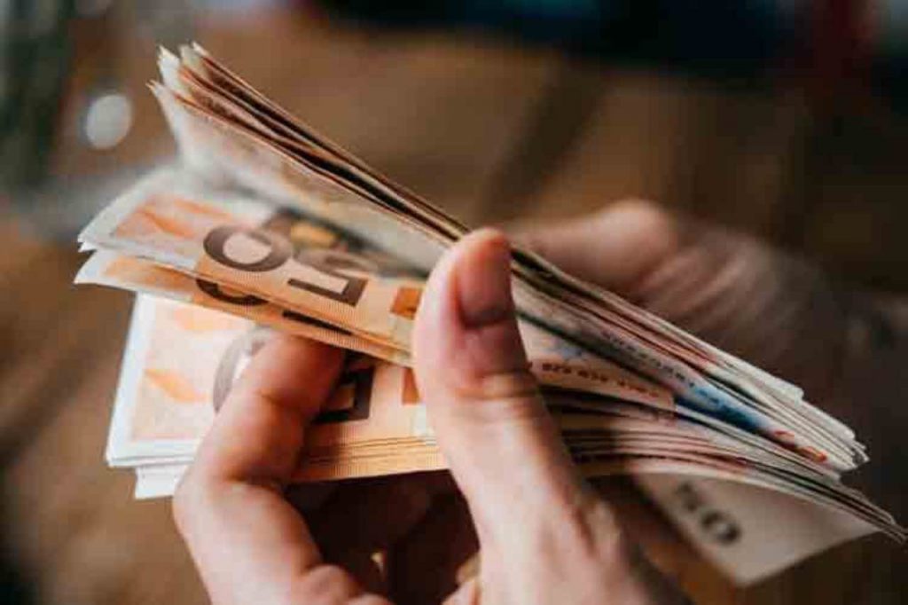 Superbonus 110: finalmente è ufficiale il ritorno | Ti ristrutturi pure il water di casa: la fattura la paga Giorgetti